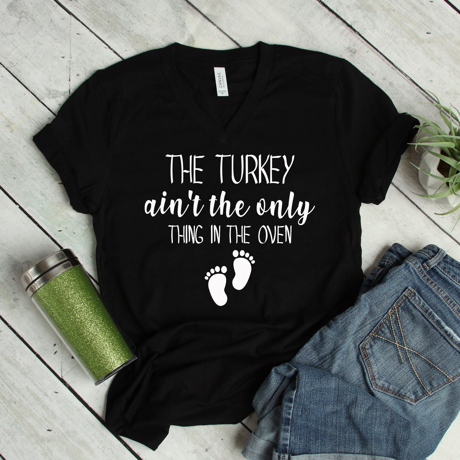 Turkey in the Oven - The Turkey Ain't the Only thing in the Oven - Pregnancy Announcement T Shirt - Funny Baby Tees